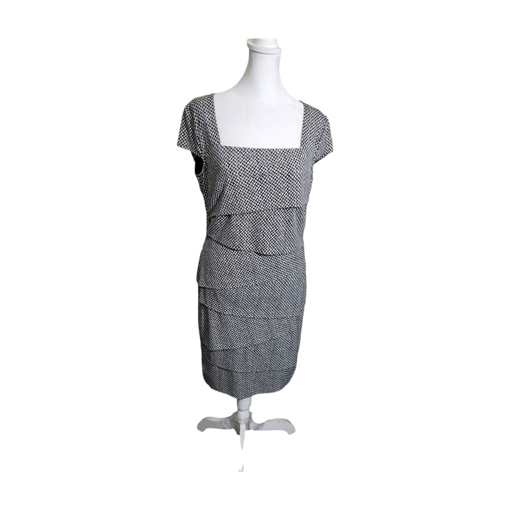 WHITE HOUSE BLACK MARKET Instantly Slimming Black & White Tiered Dress Sz. 12 - Picture 6 of 8